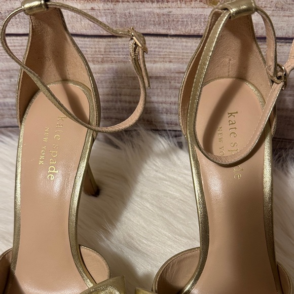Kate Spade Metallic Gold Bow Heels Size 6B - Picture 3 of 7